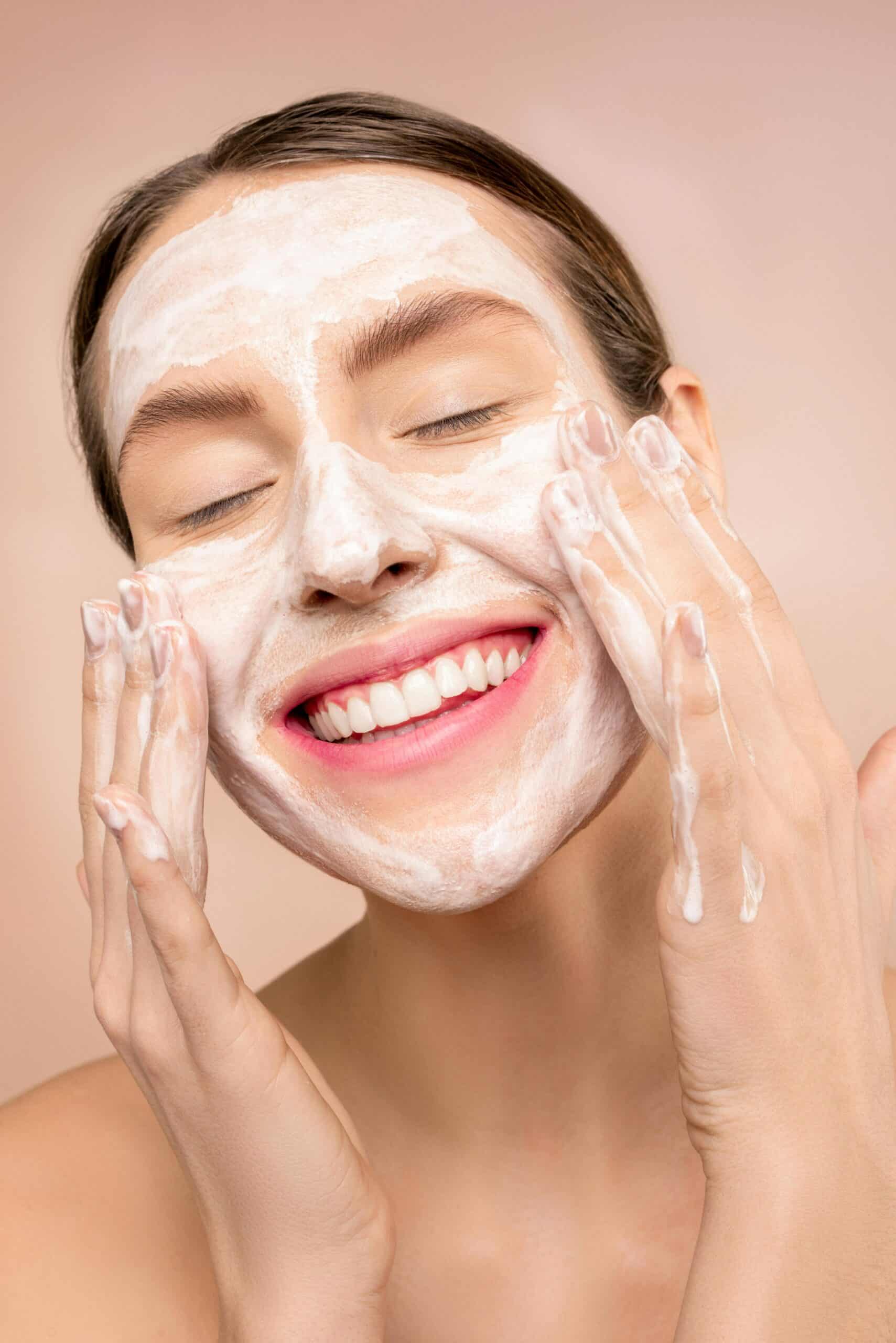 Woman wearing her Moisturiser
